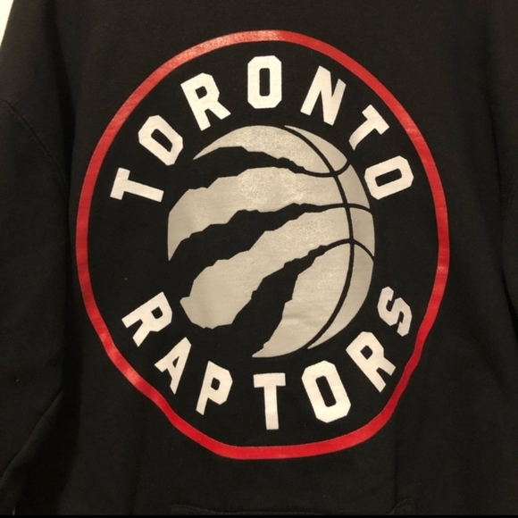 Brand New black Men's size Medium Toronto Raptors pullover hoodie - Picture 2 of 3